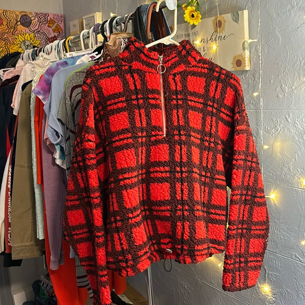 Super cute cute flannel like crop top jacket❤️